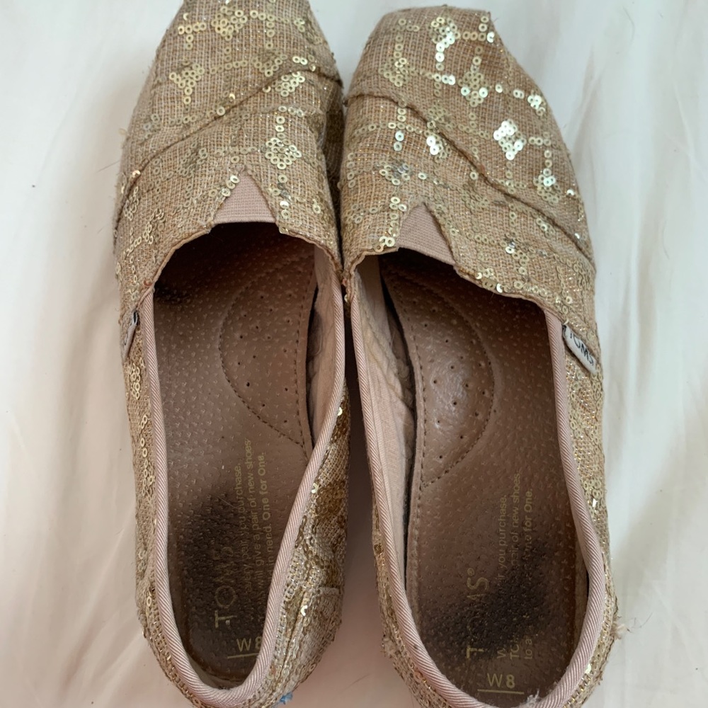 Light pink w gold sequins Toms